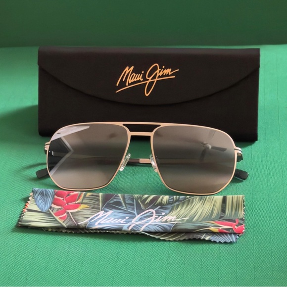 ✨ Maui Jim Sharks Cove Polarized Sunglasses – Made in Japan ✨